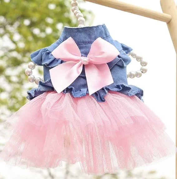 A super cute Denim and Tulle Fru Fru dress for your precious pooch. Dress her like a princess Chico Lula